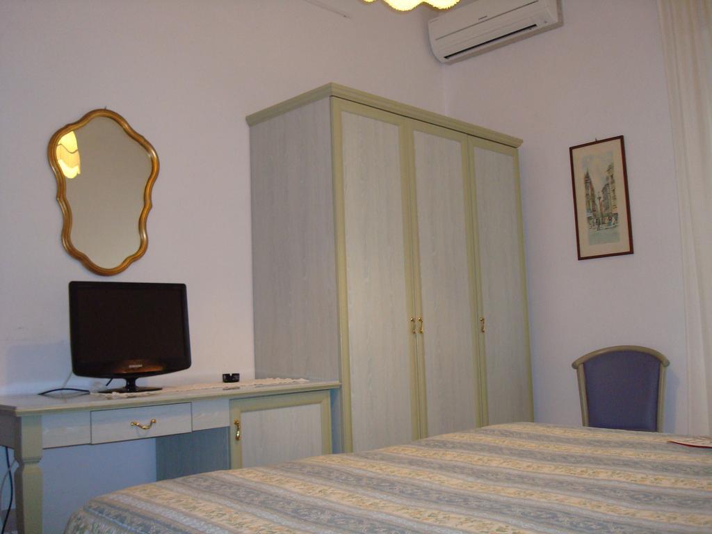 Hotel Villa Rona Forte dei Marmi Exterior photo