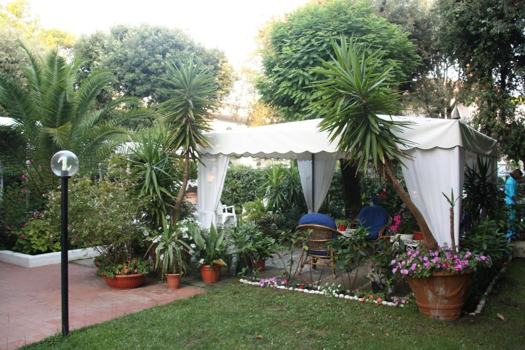 Hotel Villa Rona Forte dei Marmi Exterior photo